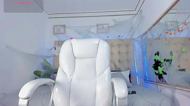 Snapshot of Alex_cute77 chatting on 10/28/25, 11:36 Alex cute77 online show from 10/28/25, 11:36