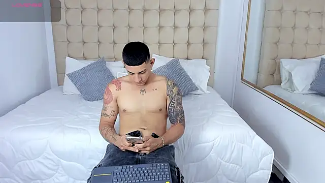 Snapshot of Alex_cute77 chatting on 11/20/25, 12:27 Alex cute77 online show from 11/20/25, 12:27