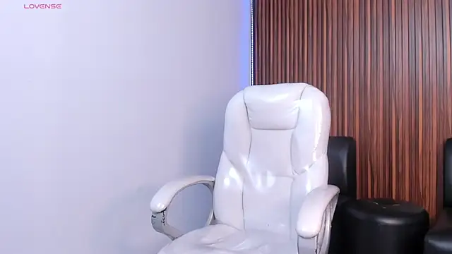 Snapshot of Alex_cute77 chatting on 01/15/26, 12:43 Alex cute77 online show from 01/15/26, 12:43