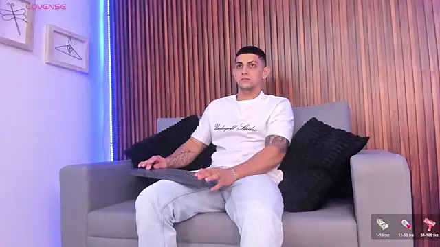 Snapshot of Alex_cute77 chatting on 02/08/26, 11:46 Alex cute77 online show from 02/08/26, 11:46