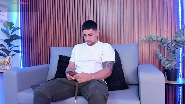 Snapshot of Alex_cute77 chatting on 03/05/26, 12:01 Alex cute77 online show from 03/05/26, 12:01