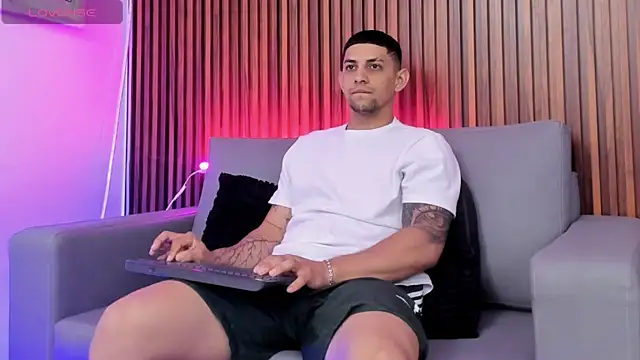 Snapshot of Alex_cute77 chatting on 03/12/26, 12:22 Alex cute77 online show from 03/12/26, 12:22