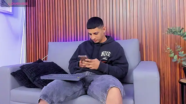 Snapshot of Alex_cute77 chatting on 03/13/26, 12:12 Alex cute77 online show from 03/13/26, 12:12