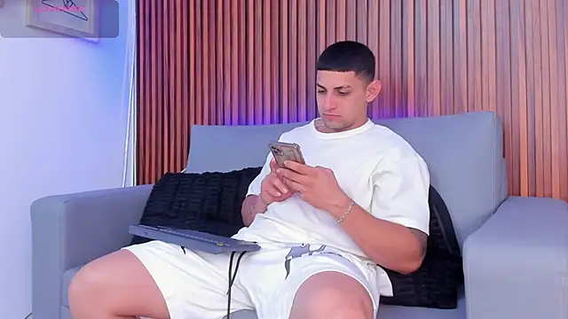 Snapshot of Alex_cute77 chatting on 03/16/26, 12:09 Alex cute77 online show from 03/16/26, 12:09