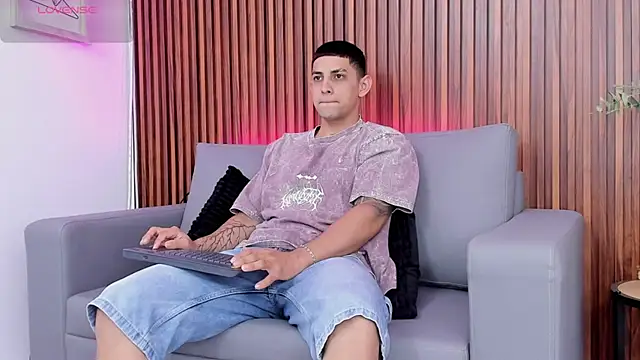 Snapshot of Alex_cute77 chatting on 03/19/26, 12:09 Alex cute77 online show from 03/19/26, 12:09