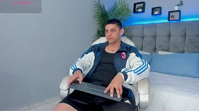 Snapshot of Alex_cute77 chatting on 03/20/26, 12:21 Alex cute77 online show from 03/20/26, 12:21