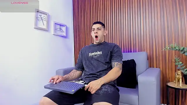 Snapshot of Alex_cute77 chatting on 03/23/26, 12:31 Alex cute77 online show from 03/23/26, 12:31