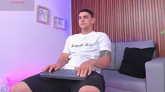 Snapshot of Alex_cute77 chatting on 04/07/26, 12:16 Alex cute77 online show from 04/07/26, 12:16