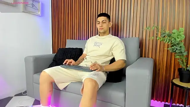 Snapshot of Alex_cute77 chatting on 04/09/26, 12:21 Alex cute77 online show from 04/09/26, 12:21