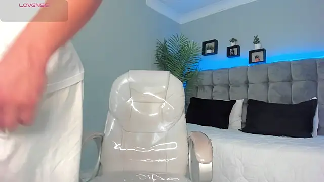 Snapshot of Alex_cute77 chatting on 04/13/26, 12:10 Alex cute77 online show from 04/13/26, 12:10