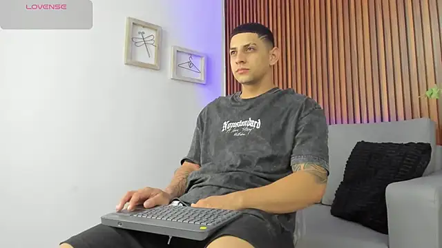 Snapshot of Alex_cute77 chatting on 04/17/26, 12:08 Alex cute77 online show from 04/17/26, 12:08