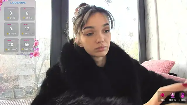 Snapshot of Sassy_Teen chatting on 12/12/24, 10:45 Sassy Teen online show from 12/12/24, 10:45