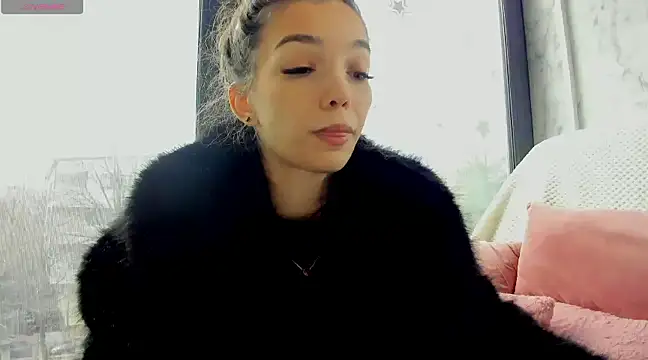 Snapshot of Sassy_Teen chatting on 01/15/25, 10:27 Sassy Teen online show from 01/15/25, 10:27