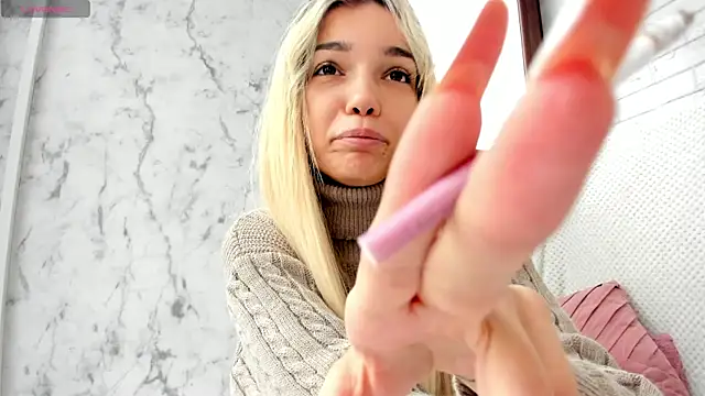 Snapshot of Sassy_Teen chatting on 02/15/25, 09:05 Sassy Teen online show from 02/15/25, 09:05