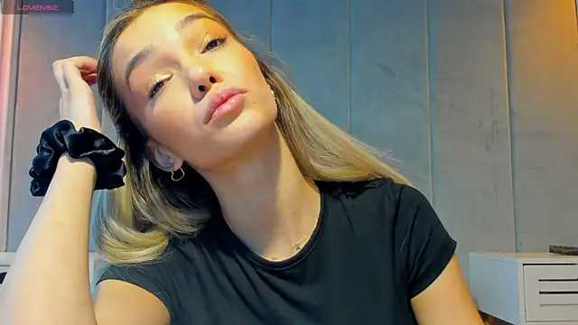 Snapshot of Sassy_Teen chatting on 09/09/25, 08:36 Sassy Teen online show from 09/09/25, 08:36