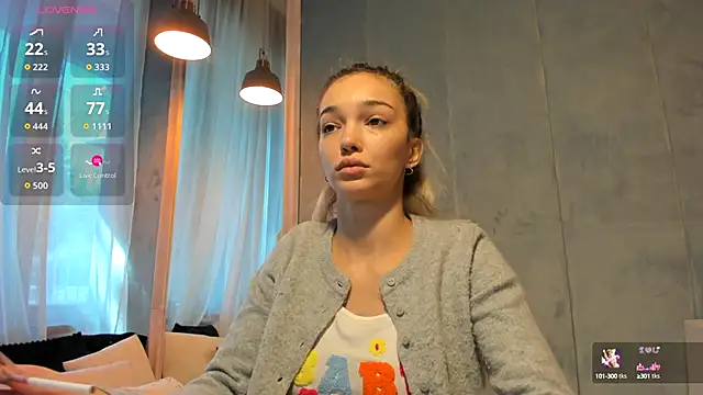 Snapshot of Sassy_Teen chatting on 09/19/25, 08:38 Sassy Teen online show from 09/19/25, 08:38