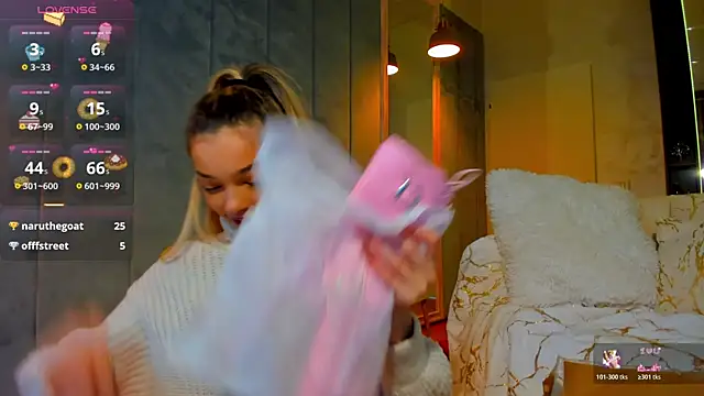 Snapshot of Sassy_Teen chatting on 11/27/25, 10:39 Sassy Teen online show from 11/27/25, 10:39