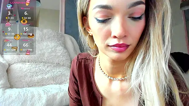 Snapshot of Sassy_Teen chatting on 03/05/26, 08:32 Sassy Teen online show from 03/05/26, 08:32