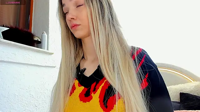 Snapshot of Sassy_Teen chatting on 04/08/26, 07:52 Sassy Teen online show from 04/08/26, 07:52