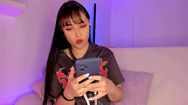 Snapshot of Gloomydoll chatting on 12/10/24, 03:44 Gloomydoll online show from 12/10/24, 03:44