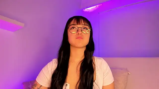 Snapshot of Gloomydoll chatting on 01/16/25, 04:39 Gloomydoll online show from 01/16/25, 04:39