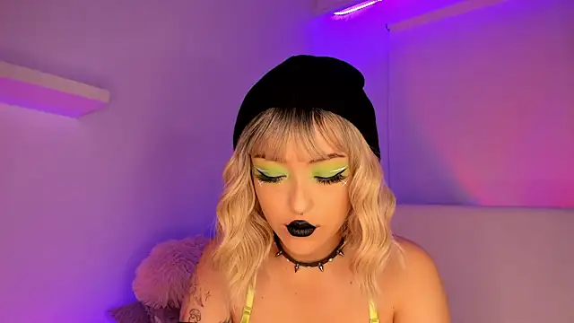 Snapshot of Gloomydoll chatting on 01/21/25, 05:51 Gloomydoll online show from 01/21/25, 05:51