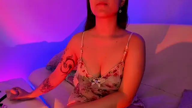 Snapshot of Gloomydoll chatting on 02/18/25, 01:44 Gloomydoll online show from 02/18/25, 01:44