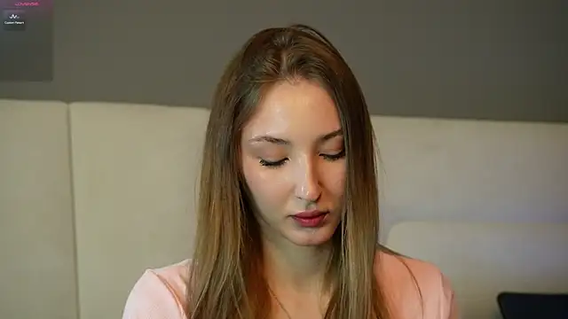 Snapshot of annief0x chatting on 04/08/26, 05:51 annief0x online show from 04/08/26, 05:51