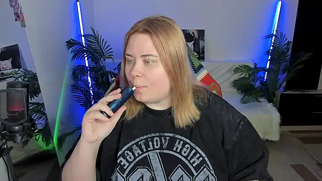 Akemi BBW online show from 02/25/25, 06:20