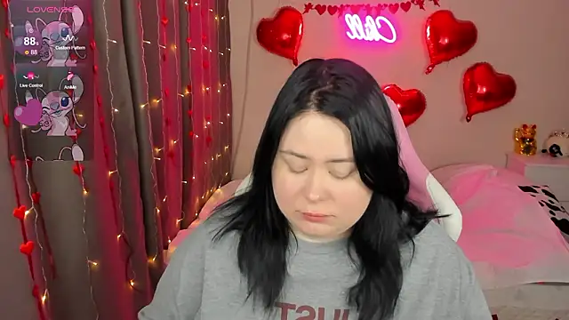 Snapshot of Akemi_BBW chatting on 02/18/26, 04:52 Akemi BBW online show from 02/18/26, 04:52