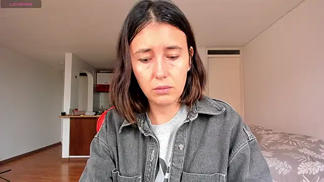 zoe jeane beker online show from 12/05/24, 09:28