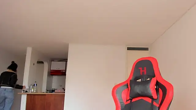 zoe jeane beker online show from 02/14/25, 09:32