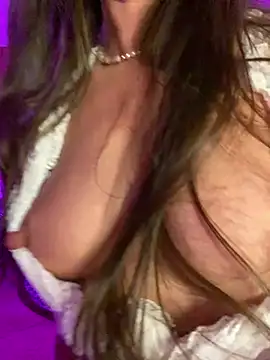 Snapshot of karrola chatting on 01/14/25, 10:23 karrola online show from 01/14/25, 10:23