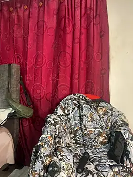 Snapshot of zoe_adhara chatting on 10/30/25, 10:10 zoe adhara online show from 10/30/25, 10:10