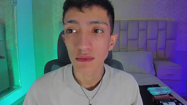 Snapshot of DereckCooperr chatting on 12/15/24, 12:29 DereckCooperr online show from 12/15/24, 12:29