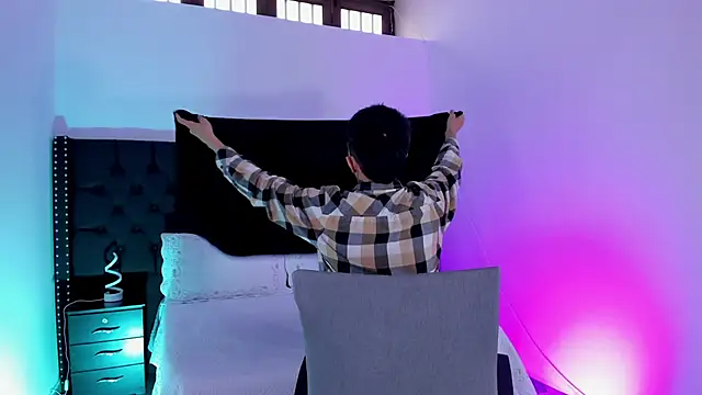 Snapshot of DereckCooperr chatting on 12/17/24, 08:43 DereckCooperr online show from 12/17/24, 08:43