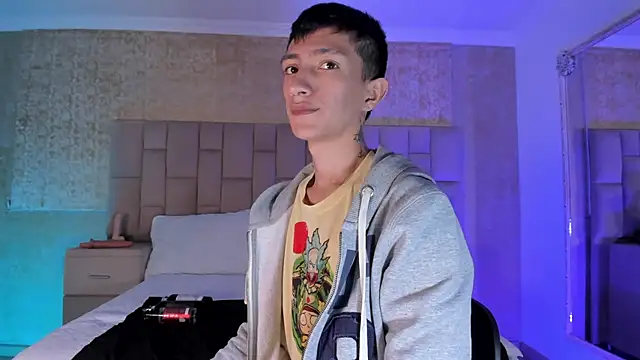 Snapshot of DereckCooperr chatting on 12/22/24, 07:52 DereckCooperr online show from 12/22/24, 07:52