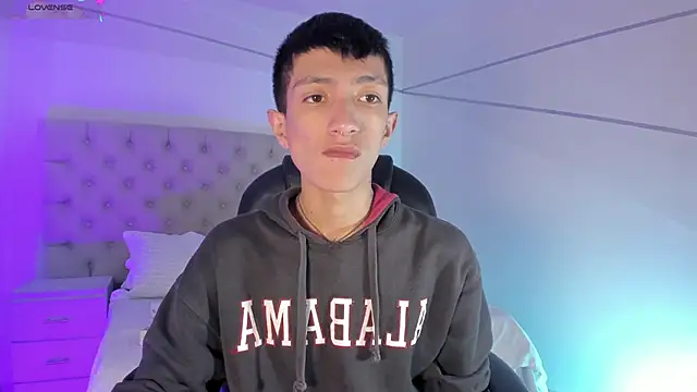 Snapshot of DereckCooperr chatting on 12/29/24, 10:36 DereckCooperr online show from 12/29/24, 10:36