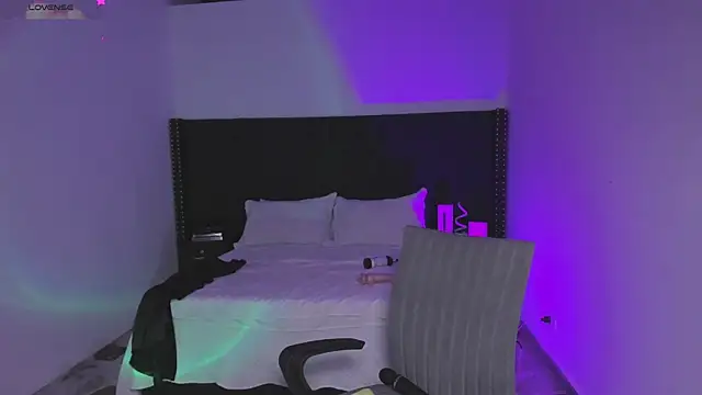 Snapshot of DereckCooperr chatting on 01/05/25, 04:25 DereckCooperr online show from 01/05/25, 04:25