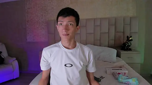 Snapshot of DereckCooperr chatting on 01/06/25, 09:00 DereckCooperr online show from 01/06/25, 09:00