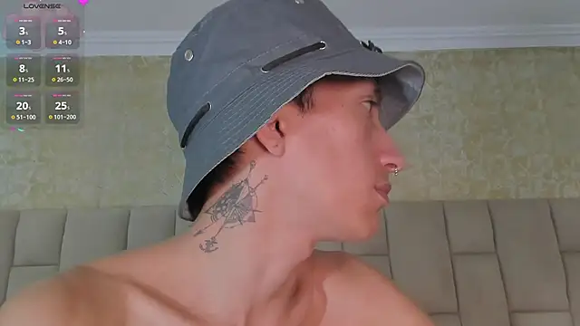 Snapshot of DereckCooperr chatting on 01/20/25, 03:48 DereckCooperr online show from 01/20/25, 03:48