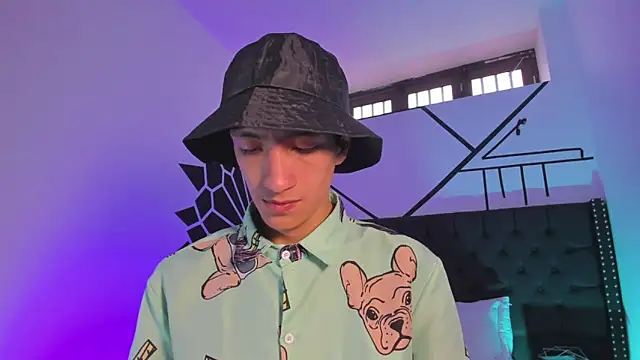 Snapshot of DereckCooperr chatting on 01/28/25, 08:04 DereckCooperr online show from 01/28/25, 08:04