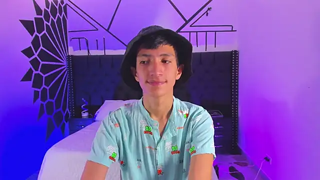 Snapshot of DereckCooperr chatting on 01/29/25, 08:04 DereckCooperr online show from 01/29/25, 08:04