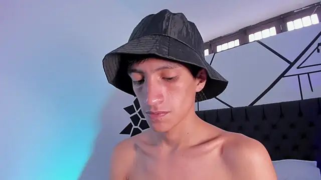 Snapshot of DereckCooperr chatting on 01/30/25, 08:21 DereckCooperr online show from 01/30/25, 08:21