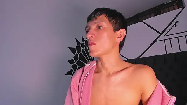 Snapshot of DereckCooperr chatting on 02/01/25, 12:18 DereckCooperr online show from 02/01/25, 12:18