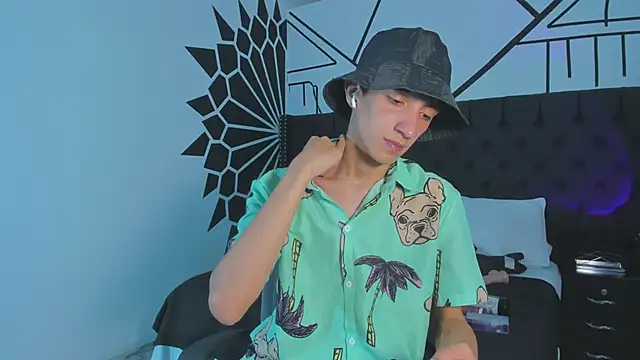 Snapshot of DereckCooperr chatting on 02/13/25, 09:17 DereckCooperr online show from 02/13/25, 09:17