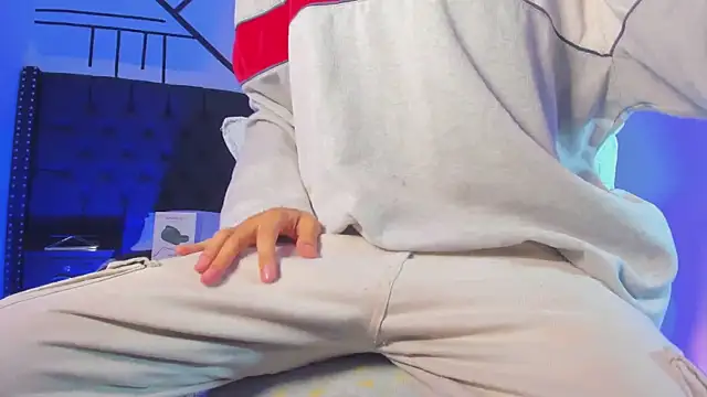 Snapshot of DereckCooperr chatting on 02/24/25, 10:14 DereckCooperr online show from 02/24/25, 10:14