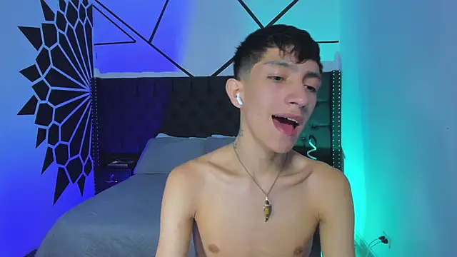 Snapshot of DereckCooperr chatting on 03/03/25, 11:03 DereckCooperr online show from 03/03/25, 11:03