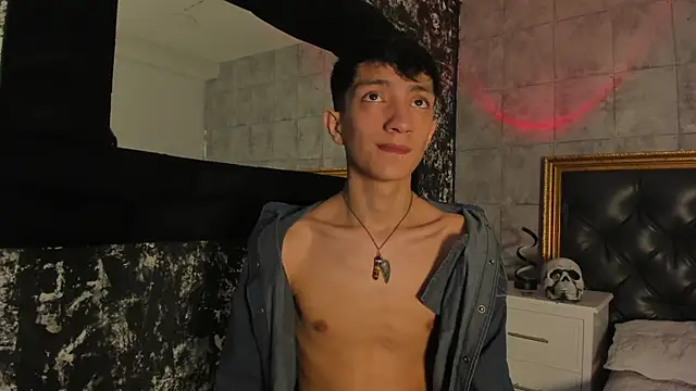 Snapshot of DereckCooperr chatting on 03/07/25, 12:15 DereckCooperr online show from 03/07/25, 12:15