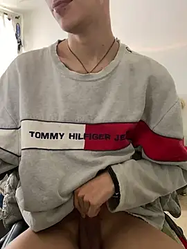 Snapshot of DereckCooperr chatting on 03/08/25, 05:11 DereckCooperr online show from 03/08/25, 05:11